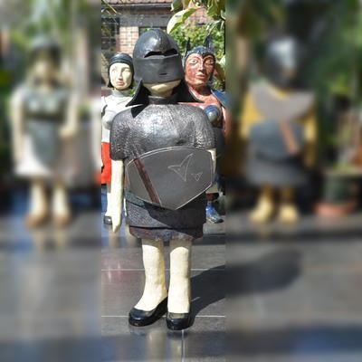 keramiek  -  hoogte 85 cm 