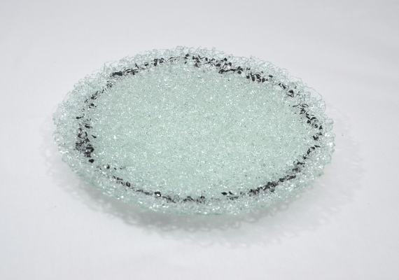 Dish of a broken car window <br> SA004 &nbsp;&nbsp;&nbsp   diameter 29 cm,  hoogte 3 cm