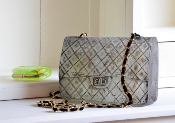 vormgesmolten glas, ketting met velours.